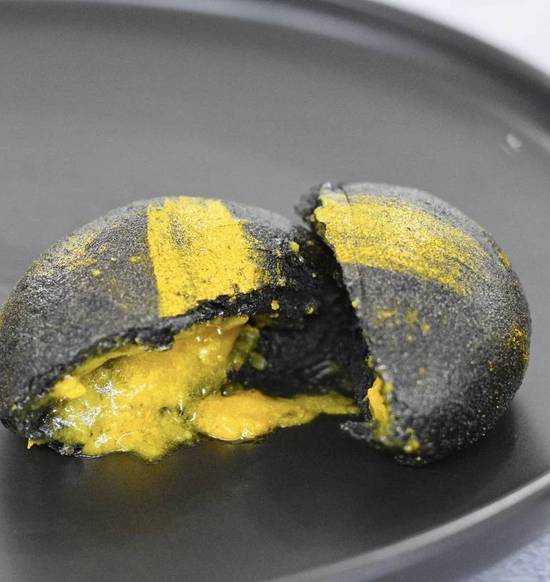 D2. Lao sha bao(Steamed cream custard bun)黑金流沙包 / D2. Lao sha bao （Bao vapeur avec écoulement de crème)